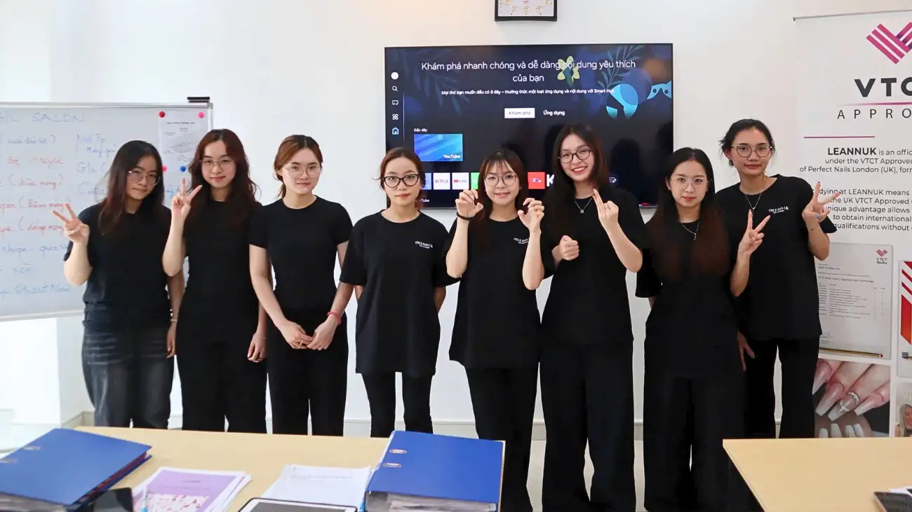 Học viện Leann ỤK đào tạo Nails chuẩn UK